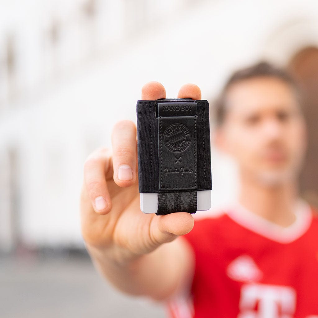 Jaimie Jacobs Geldbeutel Karten Portemonnaie Black Nano Boy FC Bayern München Edition - with small elastic coin pocket Nano Boy FC Bayern Edition with elastic coin pocket